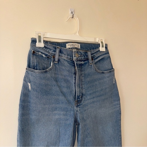 Abercrombie & Fitch
The '90s Straight Ultra High Rise Curve Love 26 / 2 R - Picture 3 of 5